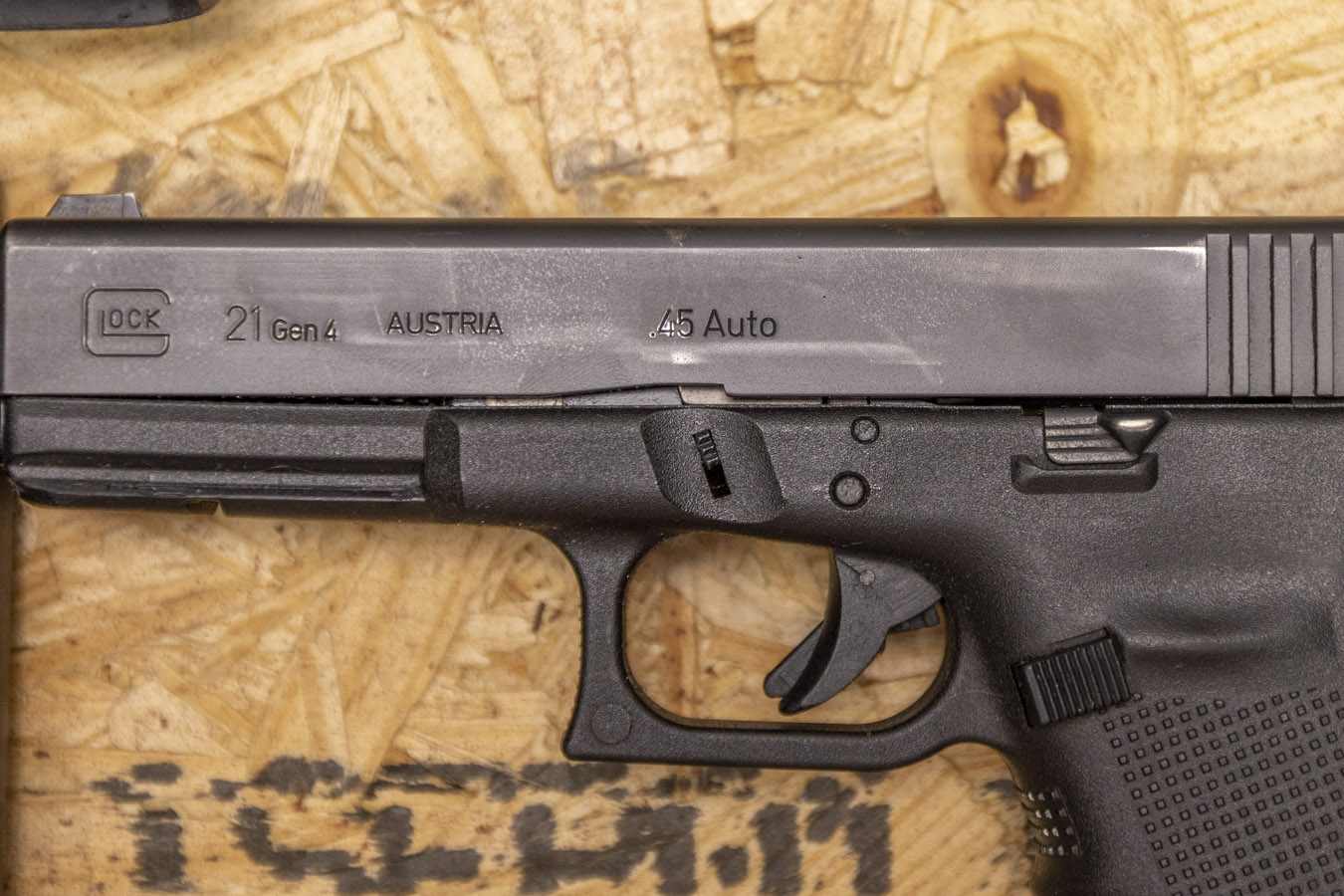 GLOCK 21 Gen4 45 ACP Police Trade-In Pistol with Night Sights (Fair)